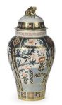3. English porcelain jar in Japanese-style, 19th C.